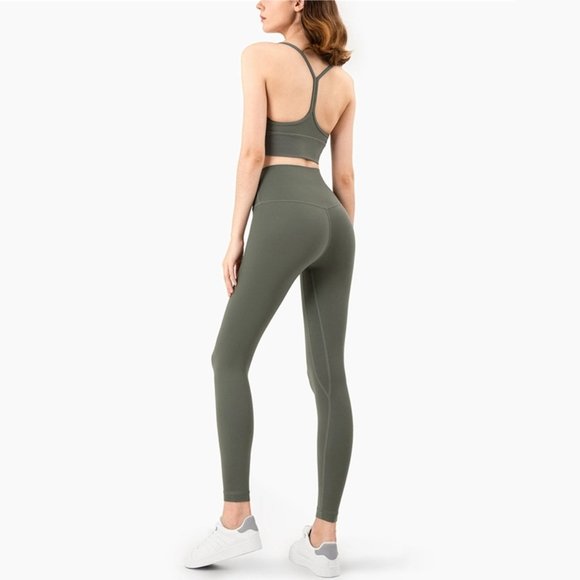 Women's 2 piece yoga set- Buttery soft fabric - Picture 1 of 2